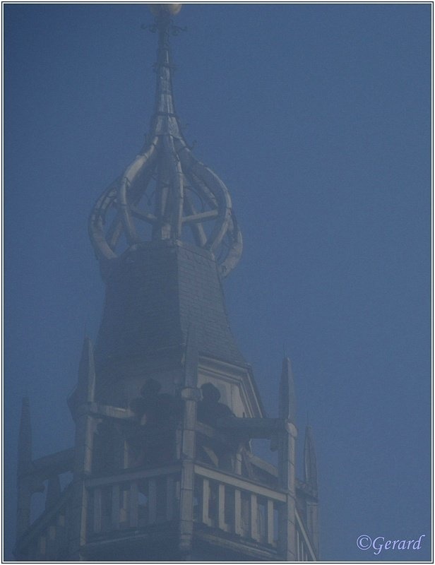Kerktoren Hamont in de mist.JPG - Kerktoren Hamont in de mist